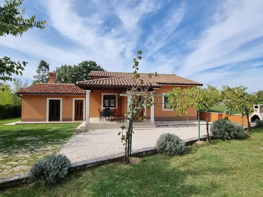 Villa In Minj With Swimming Pool Žminj 克罗地亚