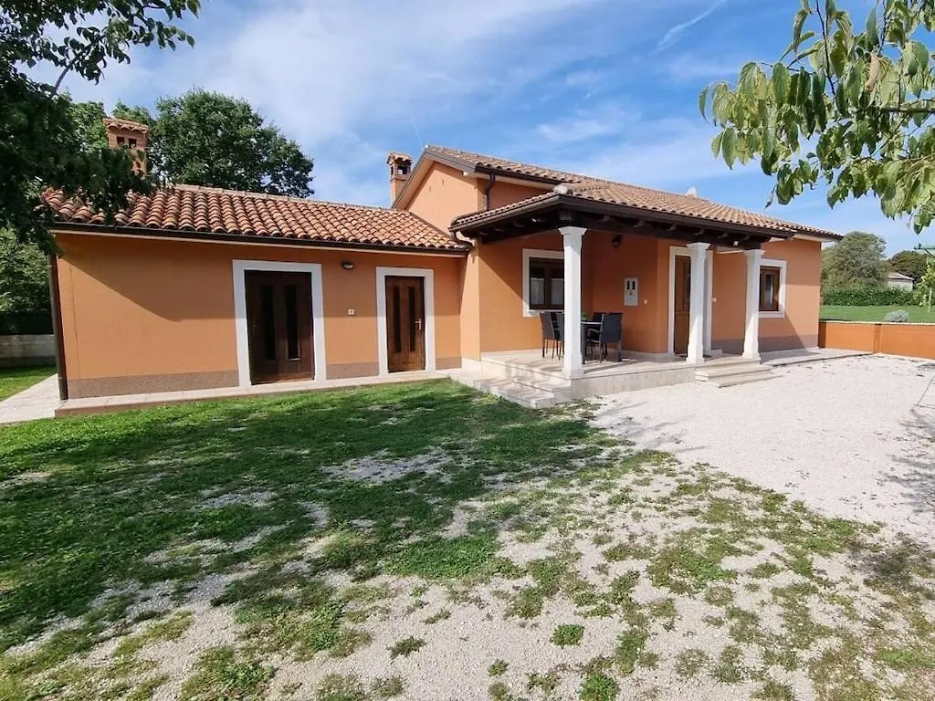 Villa In Minj With Swimming Pool Žminj