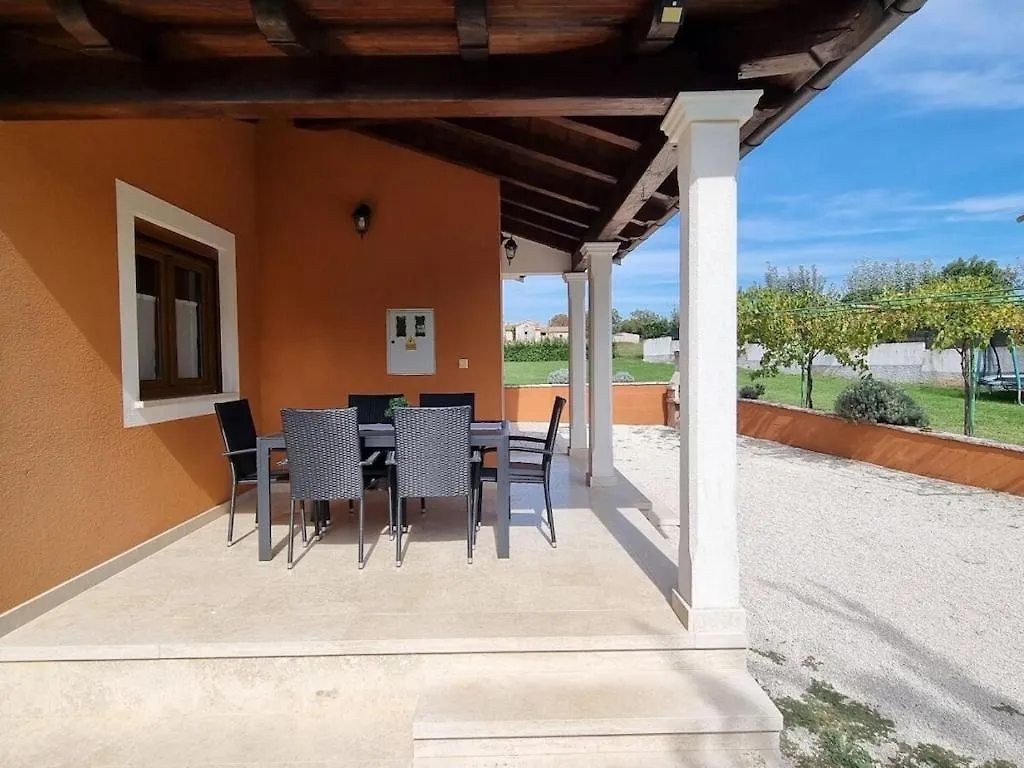 Villa In Minj With Swimming Pool Žminj